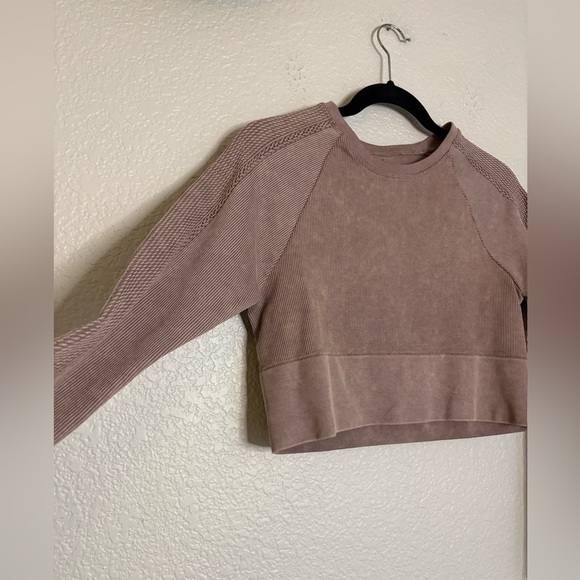 OFFLINE By Aerie Big Chill Seamless Cropped Long Sleeve T-
Shirt - Picture 5 of 9